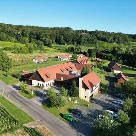 Jufa Hotel Tieschen Экстерьер фото